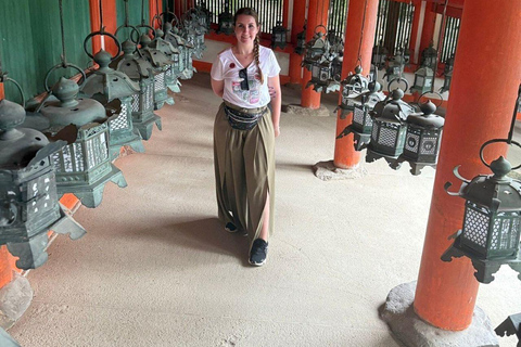 Nara: Kasuga Taisha Shrine Candlelight Tour with Drink