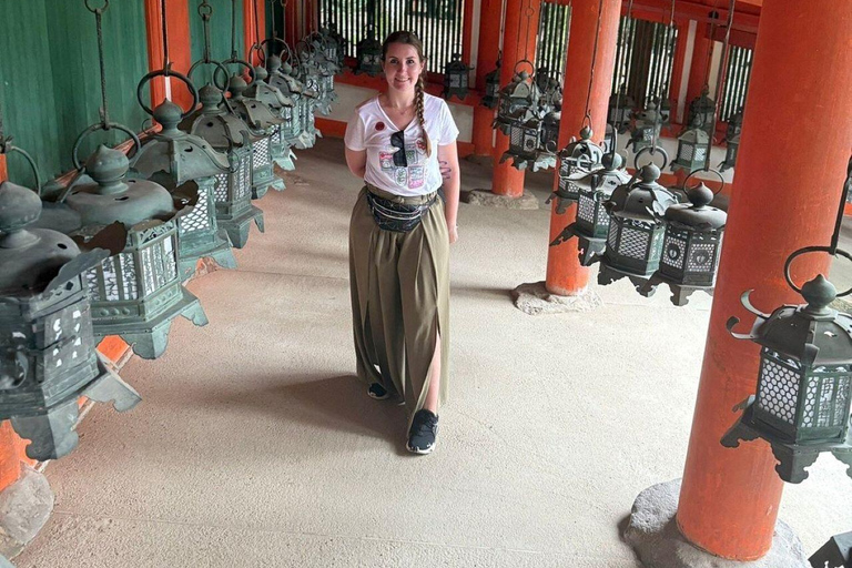 Nara: Kasuga Taisha Shrine Candlelight Tour with Drink