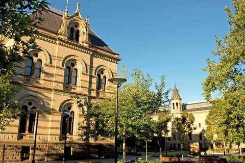 Adelaide: City, Adelaide Hills Villages, and Hahndorf Tour
