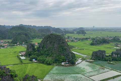 Ninh Bình: Bai Dinh, Trang An en Mua Cave dag privétourNinh Bình: Bai Dinh, Trang An en Mua Cave op de motor