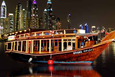 Dubai Marina : dîner-croisière sur un boutre avec transfert