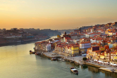 Oporto: tour enológico con siete catasVisita en grupo al Vino de Oporto