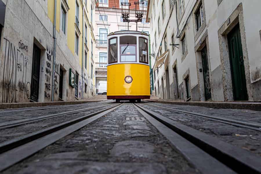 Eine Stadtführung durch die Geschichte Lissabons zu Fuß – auf Deutsch. Foto: GetYourGuide