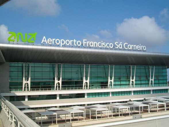 Porto: Privat-Transfer zum Flughafen Porto (OPO)