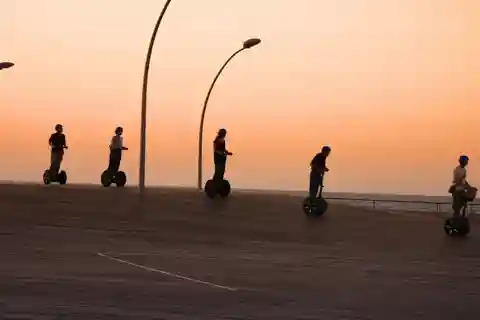 Valencia: 1 Hour Segway Tour at Night