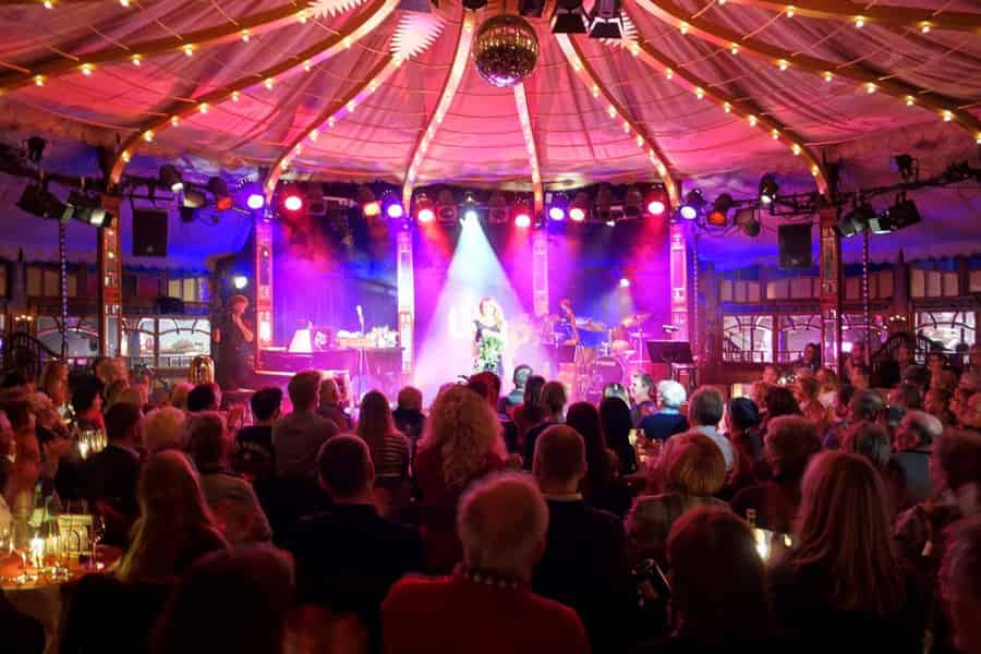 Berlin: Ticket für Bar Jeder Vernunft - Theater & Restaurant. Foto: GetYourGuide