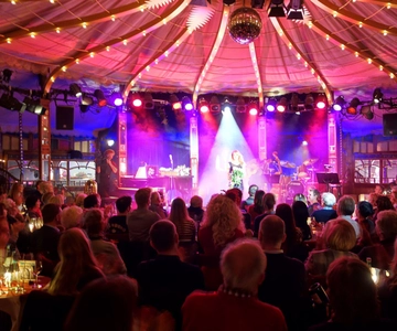 Berlin: Ticket for Bar Jeder Vernunft - Theater & Restaurant