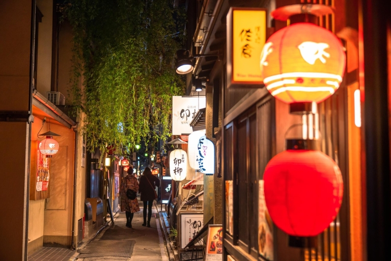Kioto: Tour nocturno de 3 horas de Bar en Bar por el Callejón de Pontocho