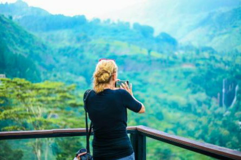 Kandy to Nanuoya Railway Station Drop and Ella Train Journey Kandy to Nanuoya Drop By Tuk & Ella Train Ride (01)