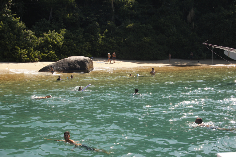 Croisière d'une demi-journée en goélette et plongée en apnée dans la baie de Paraty