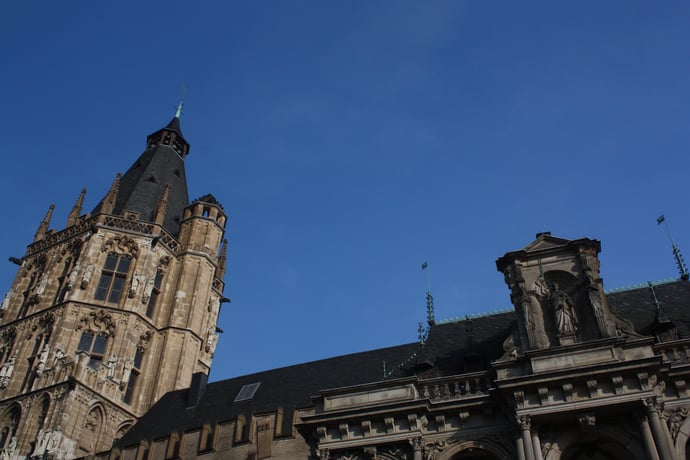 Cologne: Medieval History Tour in German