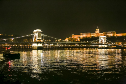 Budapest: Crucero nocturno con bebidas y música en directoCrucero con barra libre