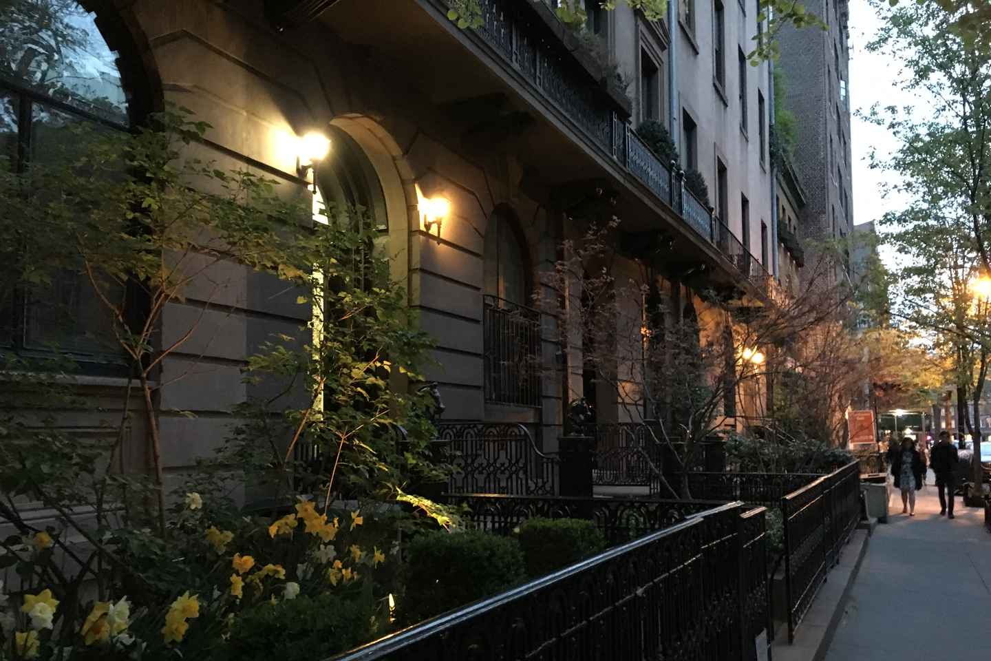 things to do at night in manhattan | take a ghost tour along the streets of greenwich village