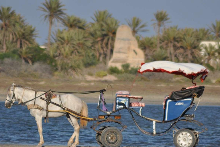 Romantic &amp; Authentic: 90-Min Horse Carriage Tour