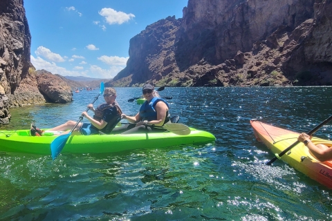 Excursión de medio día en kayak por el río Colorado hasta la Cueva EsmeraldaExcursión de medio día en kayak a la Cueva Esmeralda