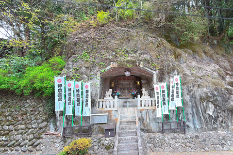 Gujo Hachiman Day Trip: Mountain Castle & Traditional Town The popular Gujyo town tour