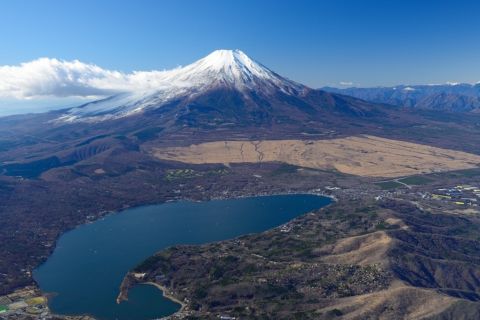 Vanuit Tokio: helikoptervlucht over de berg Fuji
