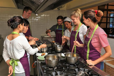Ho Chi Minh City: Cooking Class with Cyclo Ride & Market