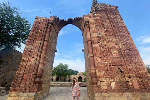 Delhi: Old and New Delhi Private Full or Half-Day Tour Full Day Tour with Guide Only - (Without Car & Driver)