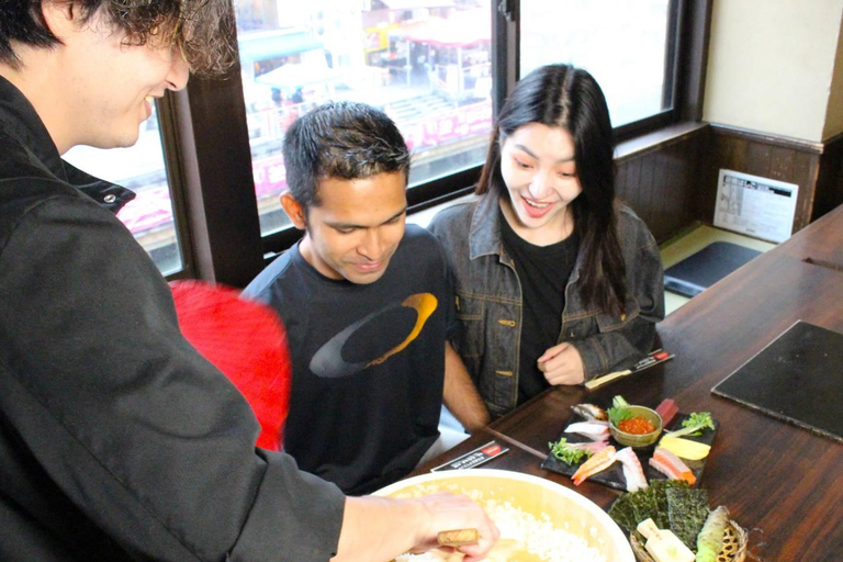 Osaka Dotonbori: Hand Roll Sushi Experience