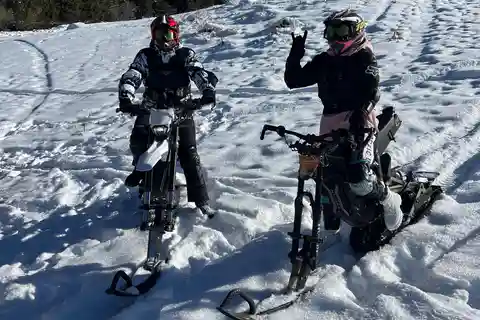 Von Almaty aus: Tour mit dem Schneemobil oder Snowbike zum Großen Almaty See