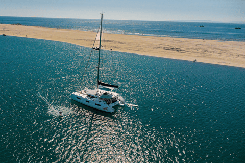 Offrez-vous un moment unique sur le Catamaran Mademoiselle Catamaran Mademoiselle l Bulles Gourmandes