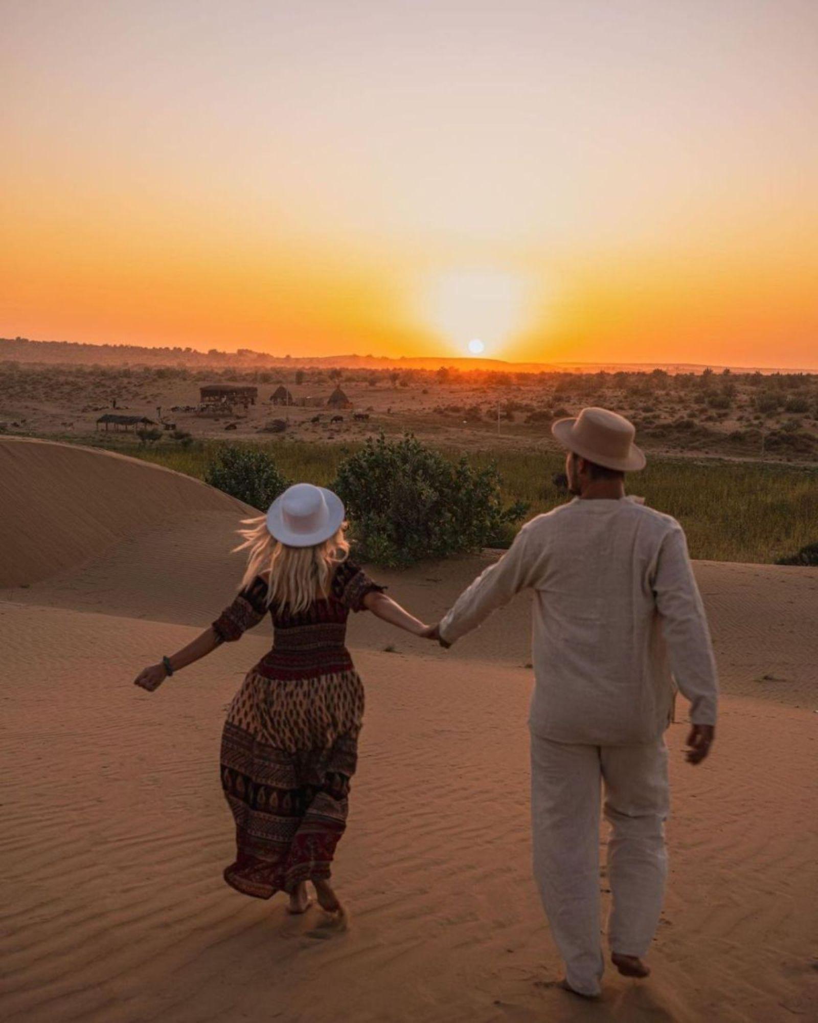 Atemberaubende halbtägige Wüstensafari mit Kamelritt bei Sonnenuntergang und Abendessen