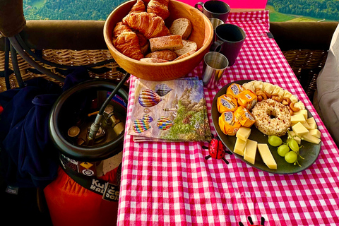 Lucerne: Balloon Safari with Breakfast and Alpine View