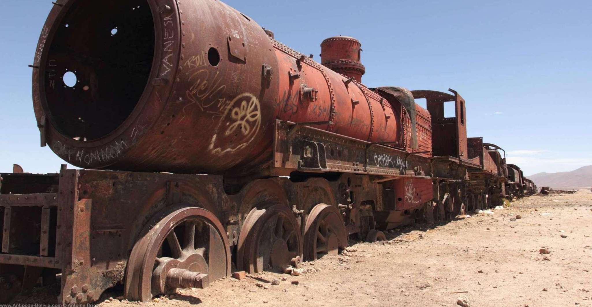 From Uyuni | Tour Uyuni Salt Flat & Train Cemetery Full day - Housity