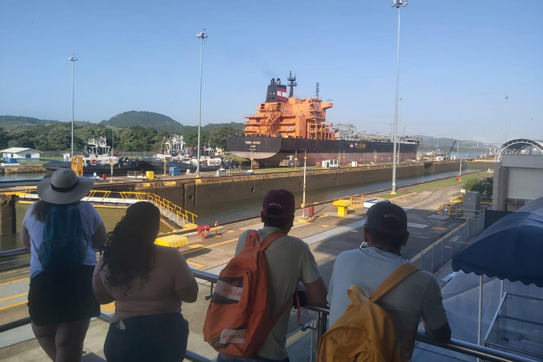 El Centro de Visitantes del Canal de Panamá y visita a la ciudad