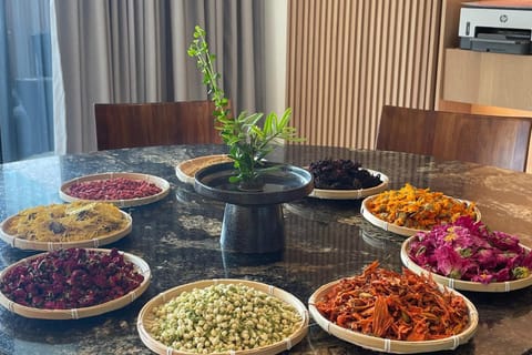 Singapore: Floral Tea with Flora Charm Workshop - Image 2