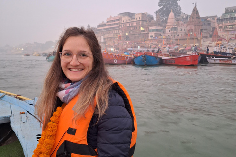 Vanuit Delhi: Varanasi-overnachtingstour met trein- en boottochtVanuit Delhi: Varanasi met overnachting, trein en boottocht