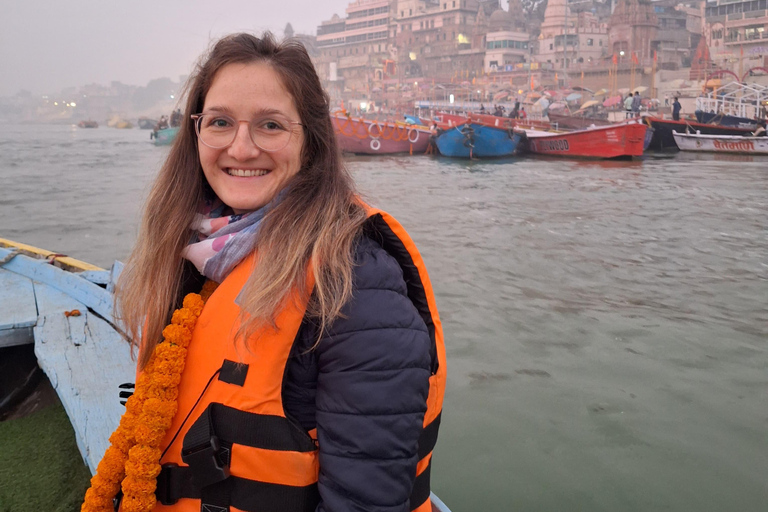 Vanuit Delhi: Varanasi-overnachtingstour met trein- en boottochtVanuit Delhi: Varanasi met overnachting, trein en boottocht