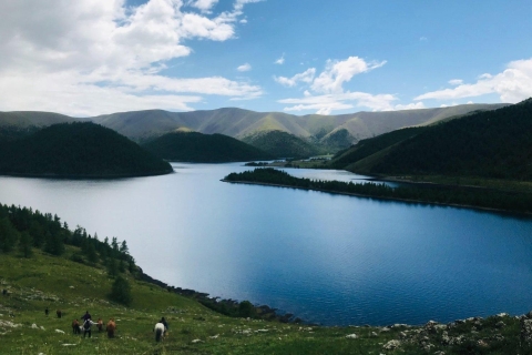8-dniowa wycieczka konna do doliny Orkhon z 8 jeziorami w 2 strony lokalnym autobusem