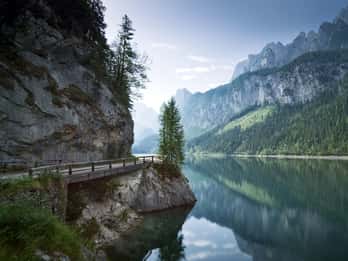 Gosau Lake and Cable Car: Easy Hiking Private Guided Tour