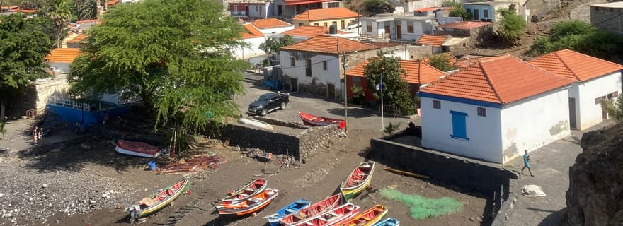 Praia : visite guidée de 6 heures de Praia et de la vieille ville avec dégustation de rhum.