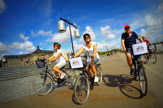 Bordeaux: Essentials 3-Hour Bike Ride