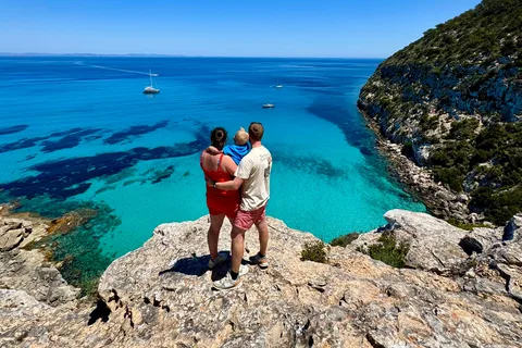 Formentera: Hidden Spots 4X4 Tour in Land Rover Defender