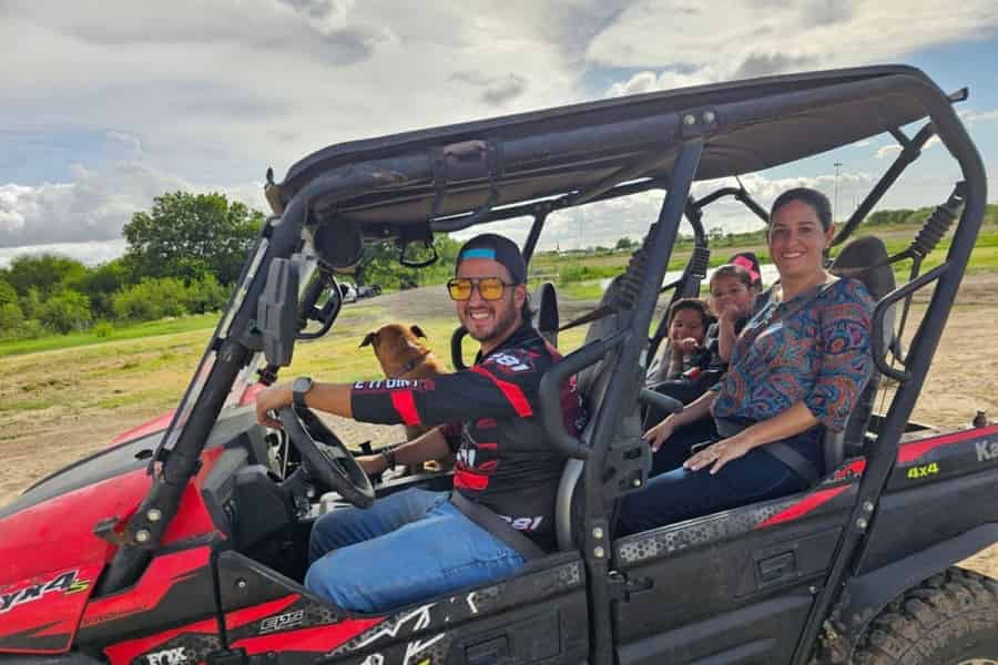 San Antonio: Offroad-Abenteuer mit 4- und 6-sitzigem UTV. Foto: GetYourGuide