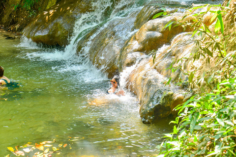 Escapade privée à Krabi : Piscine d'émeraude, sources d'eau chaude et grotte du tigreFourgon privé