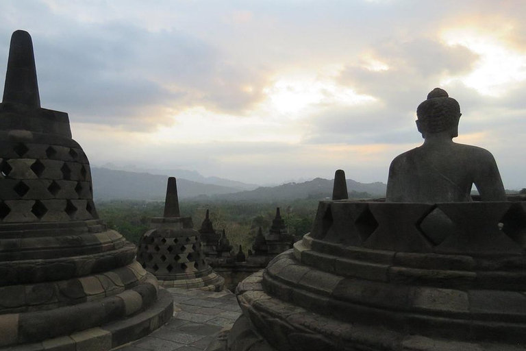 Borobudur durante uno scalo: tour di 6 ore dall'aeroporto YIABorobudur: visita di mezza giornata con salita sul tempio!