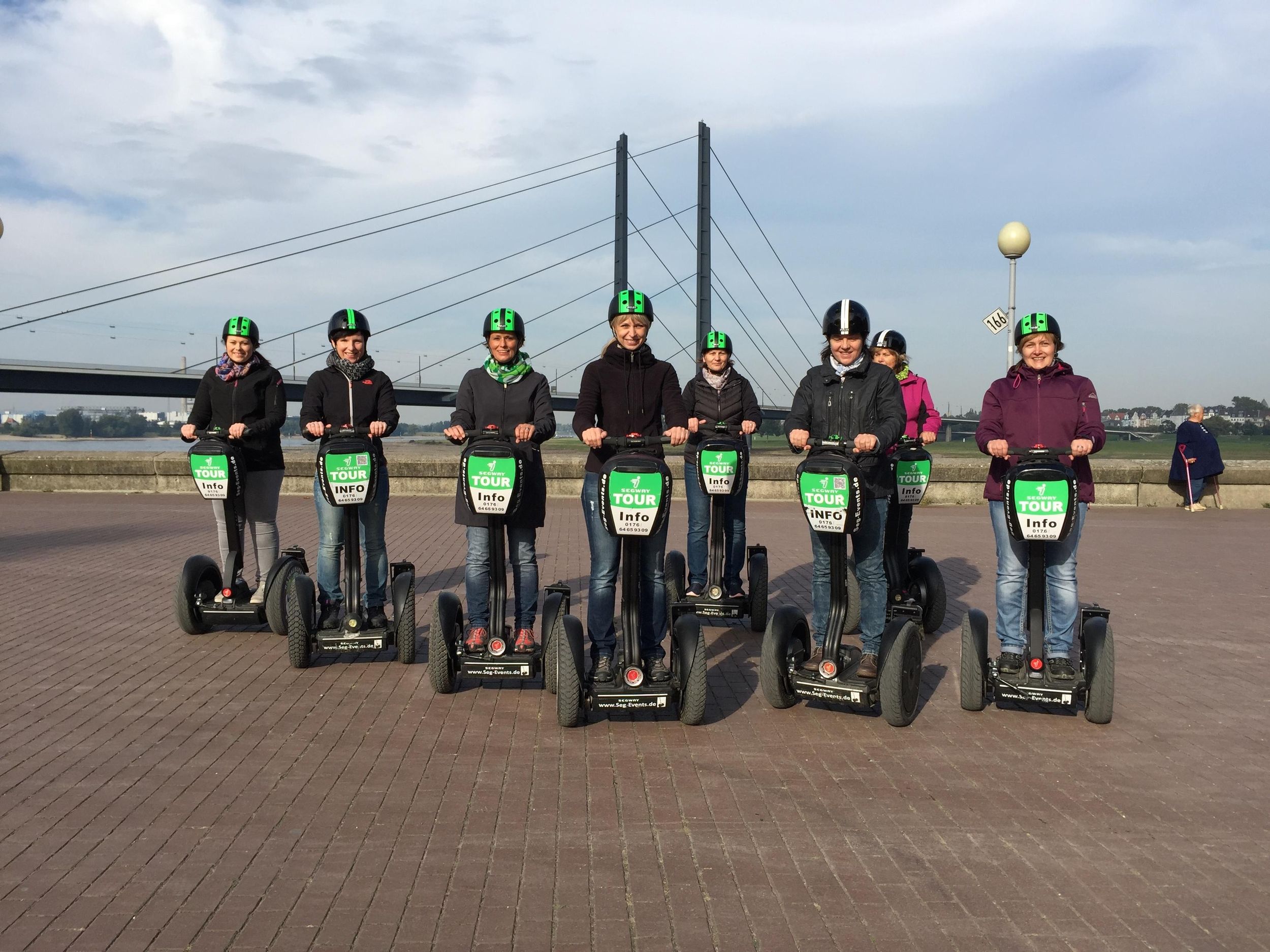Düsseldorf: 2-stündige Segway-Tour entlang des Rheins