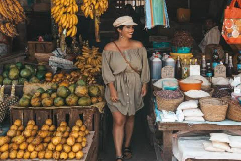 Od dżungli do Stone Town: ucieczka na Zanzibar, pełna przyrody i dziedzictwaWycieczka obejmuje Odbiór z hotelu i transport powrotny