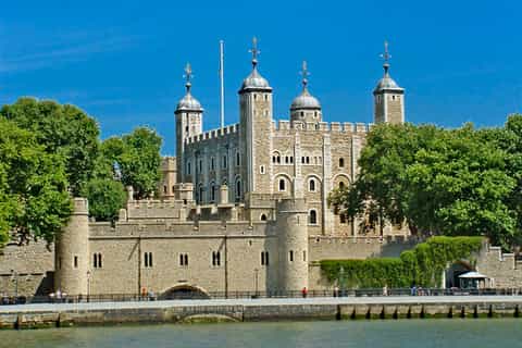 London: Tower of London Visit and Cruise in Spanish