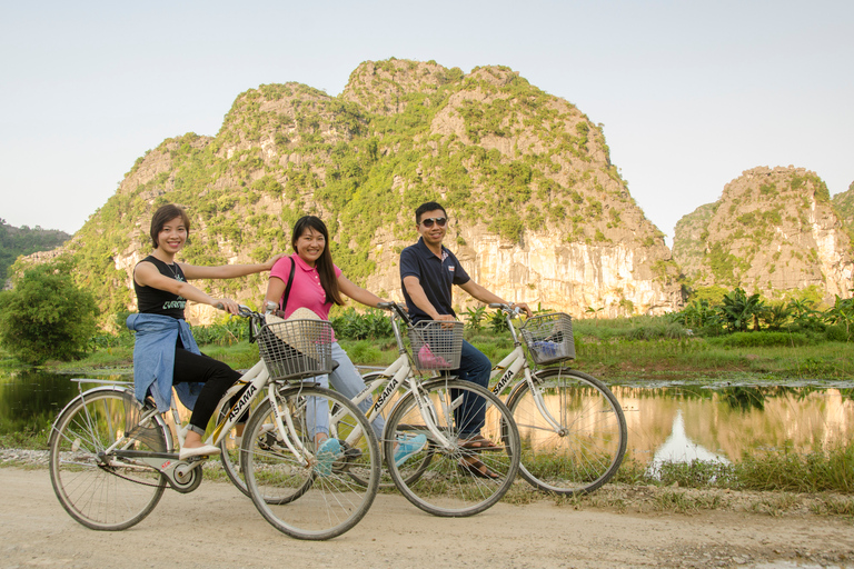 Från Hanoi: Hoa Lu - Tam Coc - Mua Caves med transferFrån Hanoi: Hoa Lu - Tam Coc - Mua-grottorna med transfer