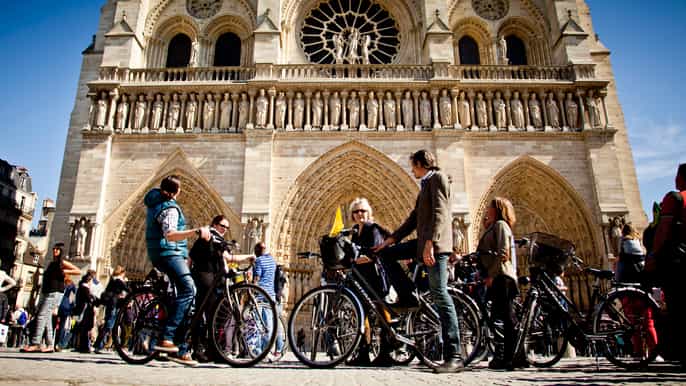 discover the heart of paris by bike