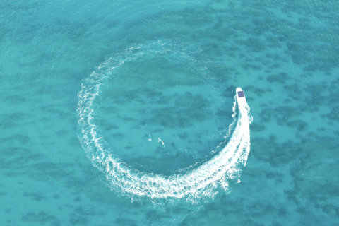 Honolulu: Private Waikiki Boat Cruises for up to 6 People