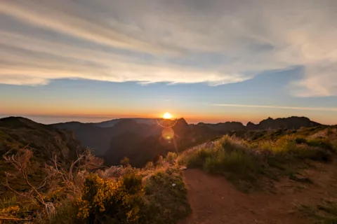 Madeira: Pico Arieiro Sunset with Stairway to Heaven Option