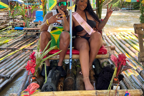 نهر ليثي: جولة خاصة بالتجديف مع تدليك القدمين والغداءجولة تجديف على قوارب الخيزران مع تدليك القدمي