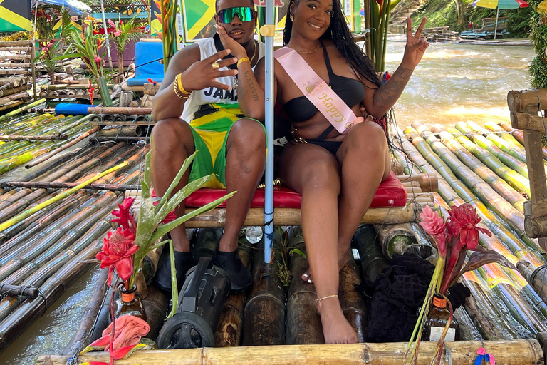 نهر ليثي: جولة خاصة بالتجديف مع تدليك القدمين والغداءجولة تجديف على قوارب الخيزران مع تدليك القدمي